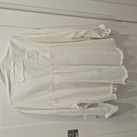 POL Button Down Raw Hem Distressed Shacket Small - Picture 5 of 5